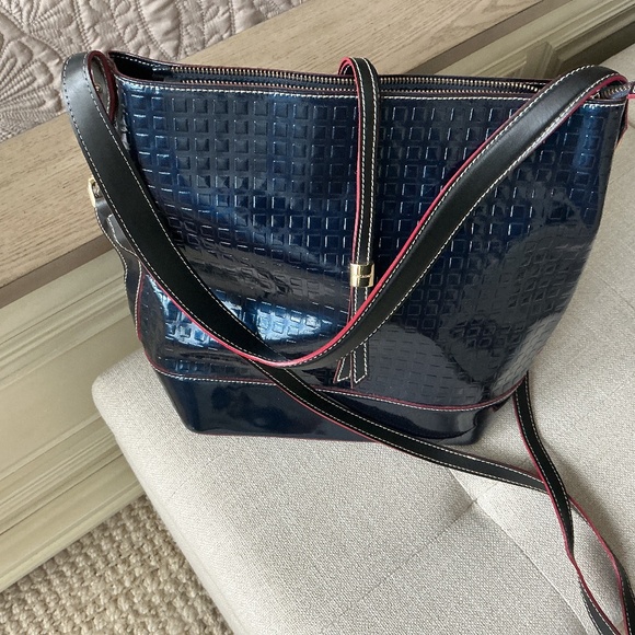 Attractive Irridescent Blue Leather Arcadia Shoulder Bag with Crossbody strap - Picture 7 of 8